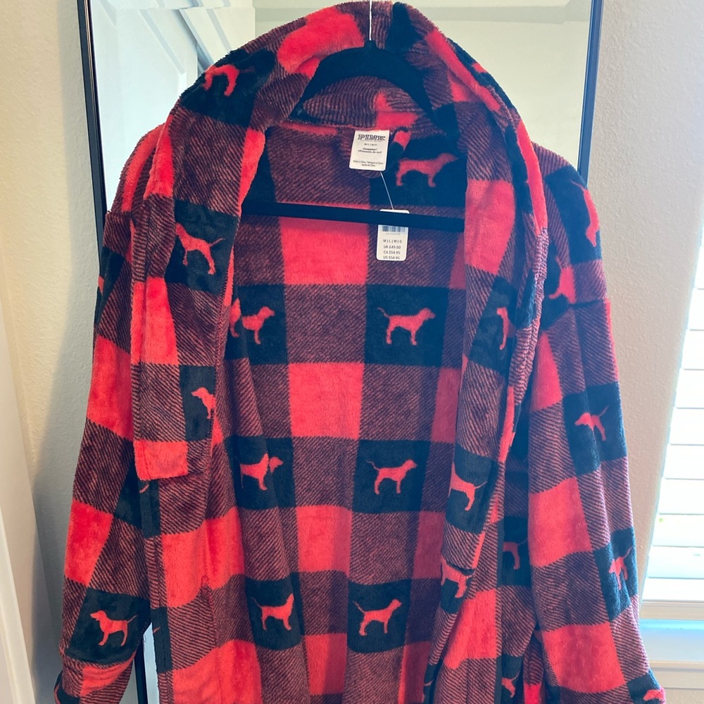 NWT Victoria secret pink robe